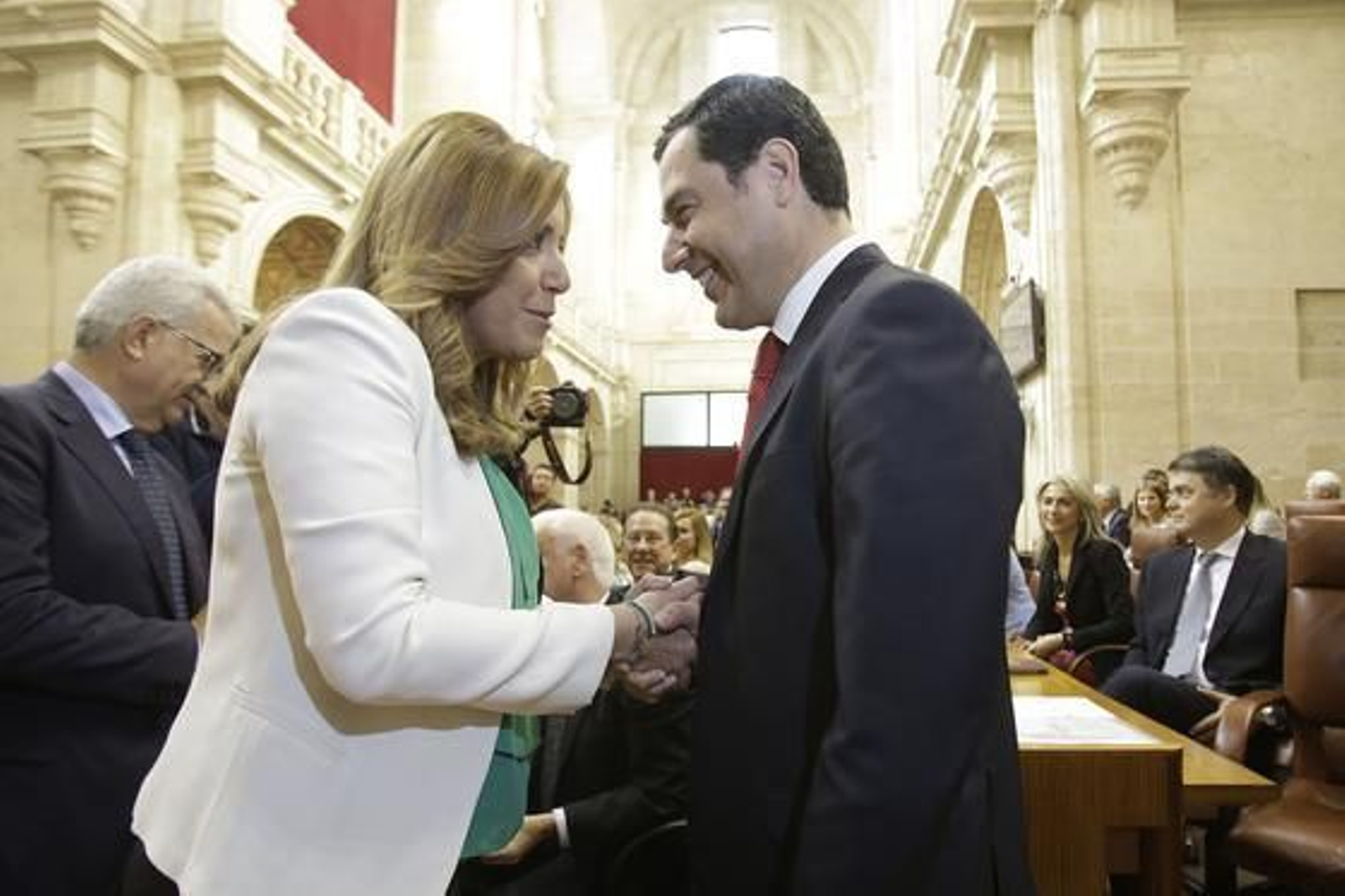 Moreno lamenta el "bochornoso espectáculo", fruto de la incapacidad de acuerdo de PSOE