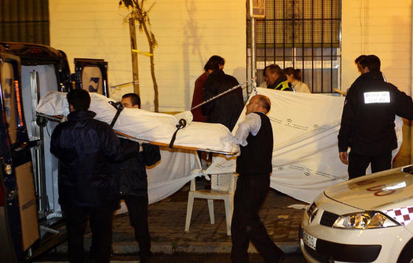 Además de los fallecidos, diez personas tuvieron que ser trasladadas al hospital, dos de ellas en estado muy grave.

Foto: Antonio Pizarro / EFE