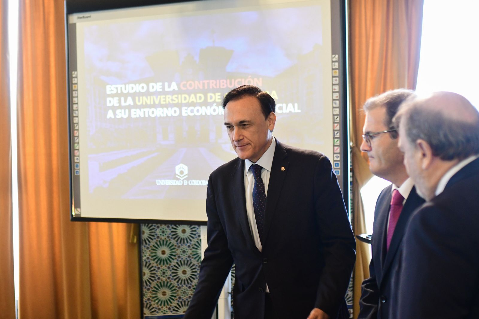 El rector, en la presentación del estudio.