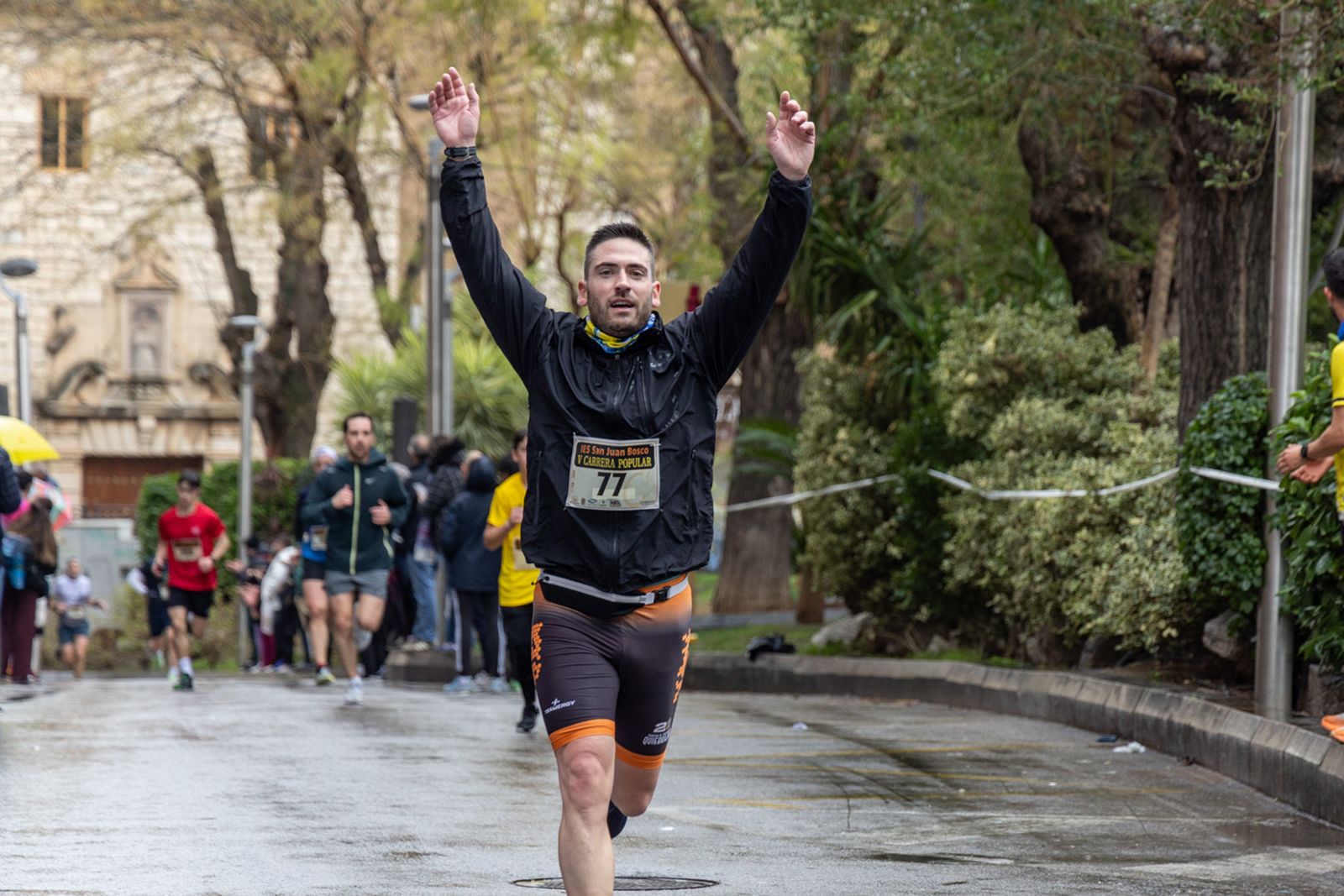 En imágenes: la lluvia no frena a más de un millar de corredores en la V Carrera Popular del IES San Juan Bosco (1)