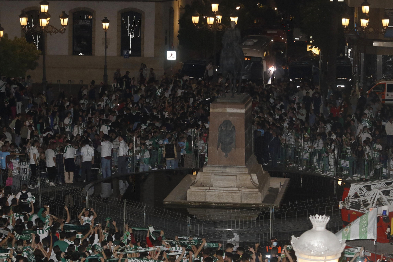 La celebración del ascenso del Córdoba CF en Las Tendillas, en imágenes