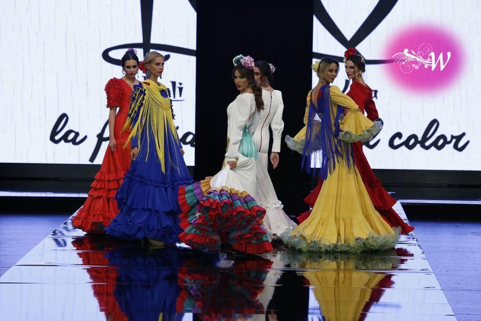 'La fuerza de color' de Loli Vera en SIMOF 2020, todas las fotos del desfile