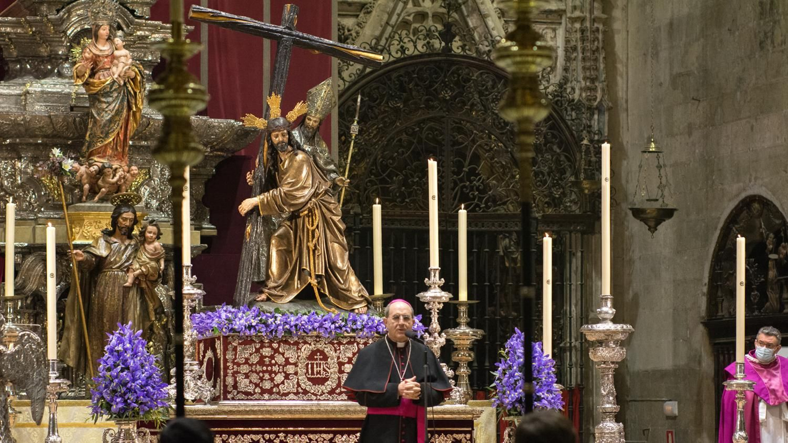 El Vía Crucis de las Hermandades en 25 fotogramas