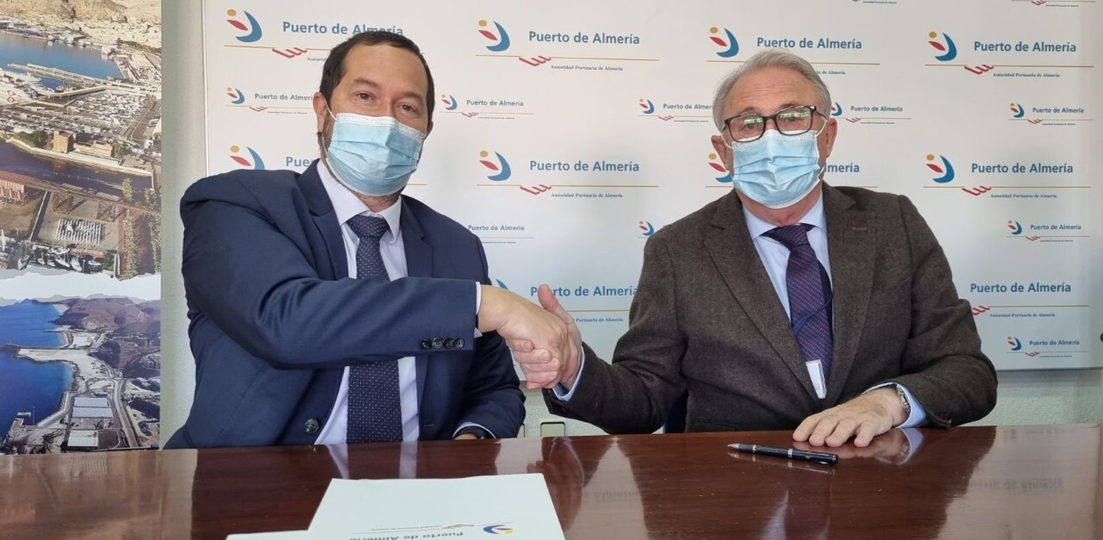 El capitán marítimo, José Aranda y el presidente de la Autoridad Portuaria, Jesús Caicedo