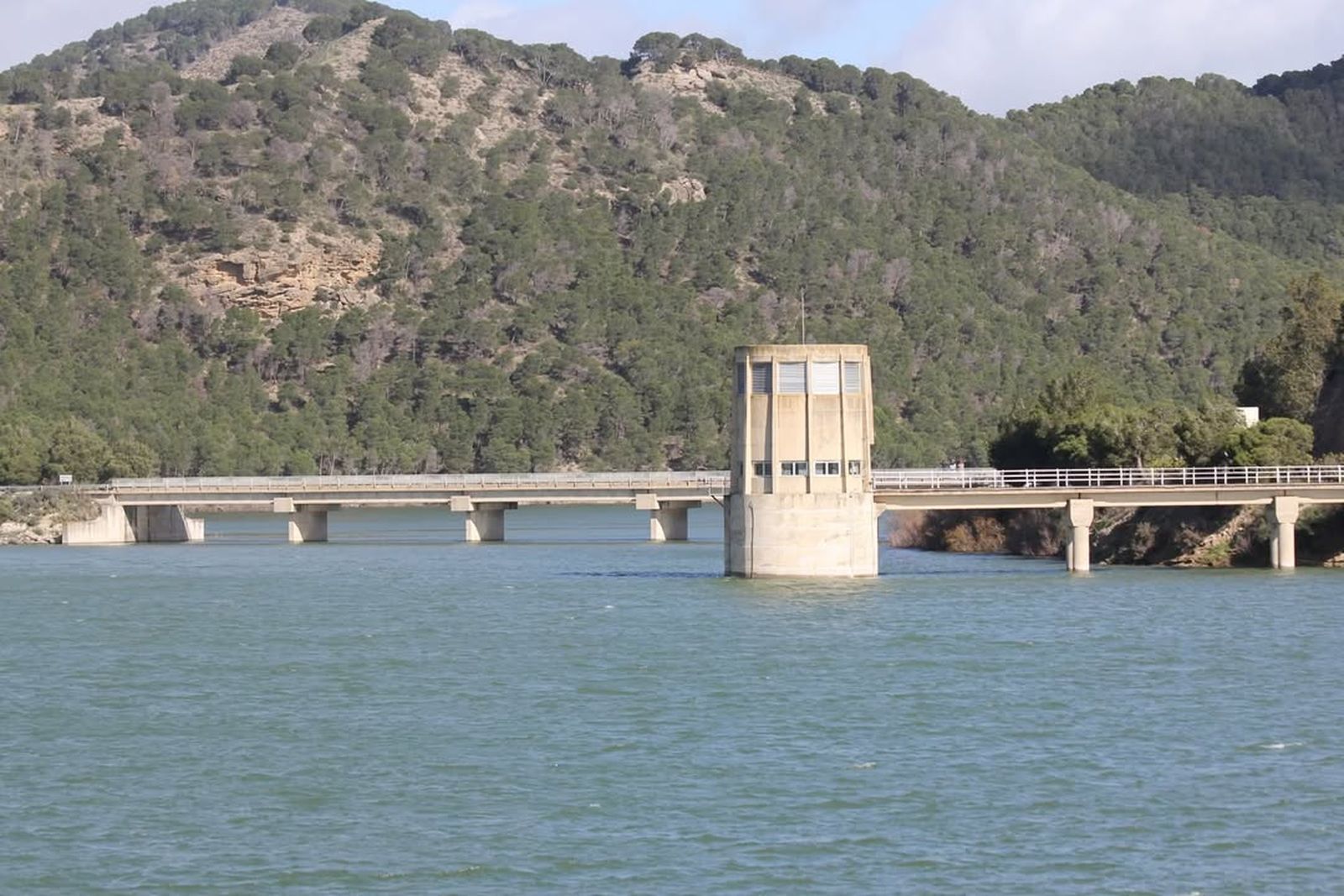 El desembalse del Guadalhorce, en Málaga, en imágenes