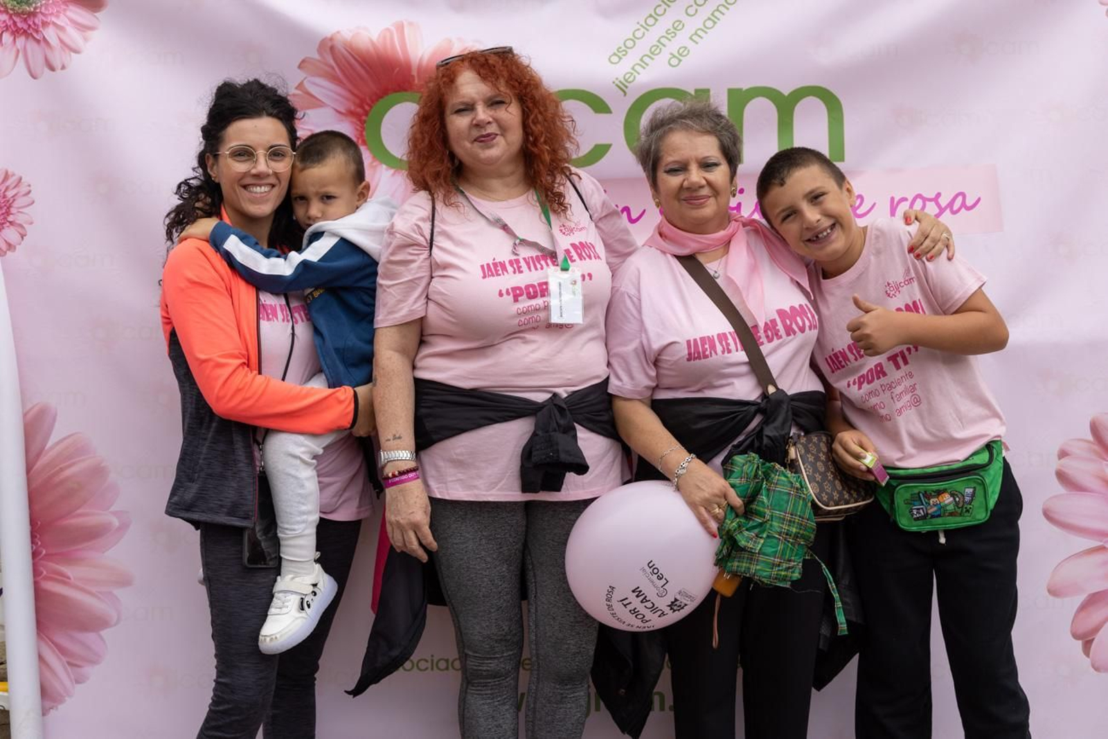 Jaén se viste de rosa con una marcha reivindicativa contra el cáncer de mama