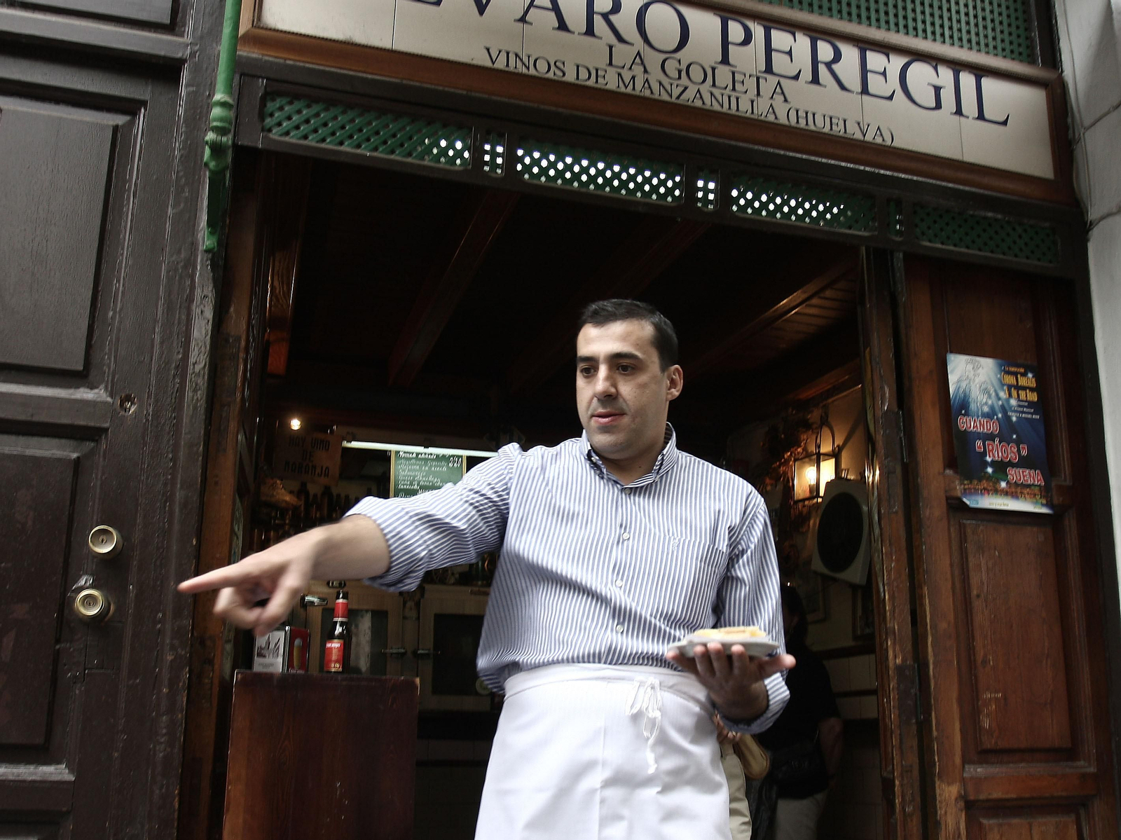 Álvaro Peregil, en su taberna de la calle Mateos Gago en una imagen de archivo.