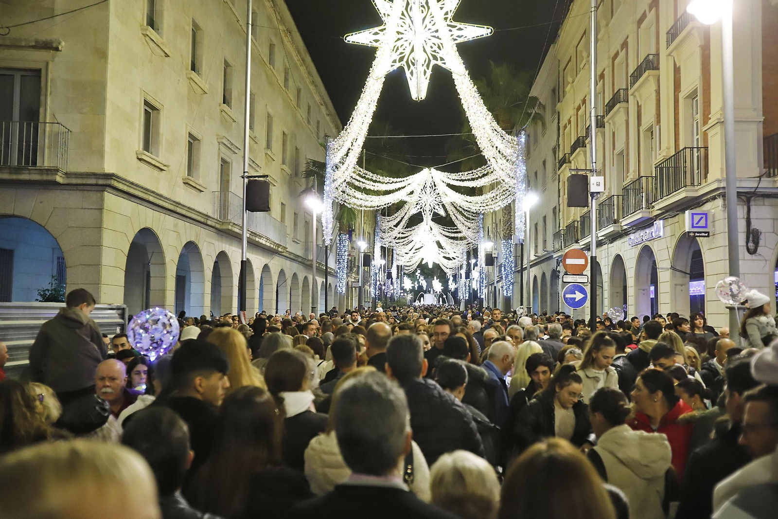 Imágenes del alumbrado navideño en las calles de Huelva