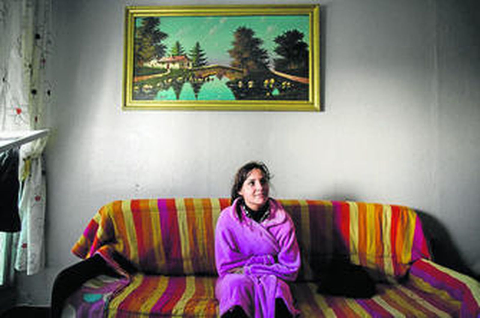 Milagros Arzúa, en el salón de la casa que ocupó hace ahora año y medio.