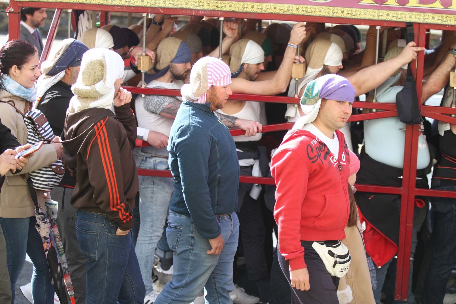 Imágenes del ensayo solidario de la Hermandad de Tres Caidas