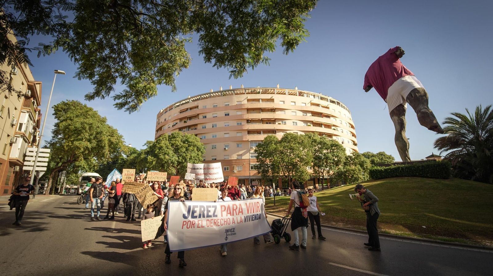Imágenes de la numerosa participación en la manifestación 'Jerez por la Vivienda'