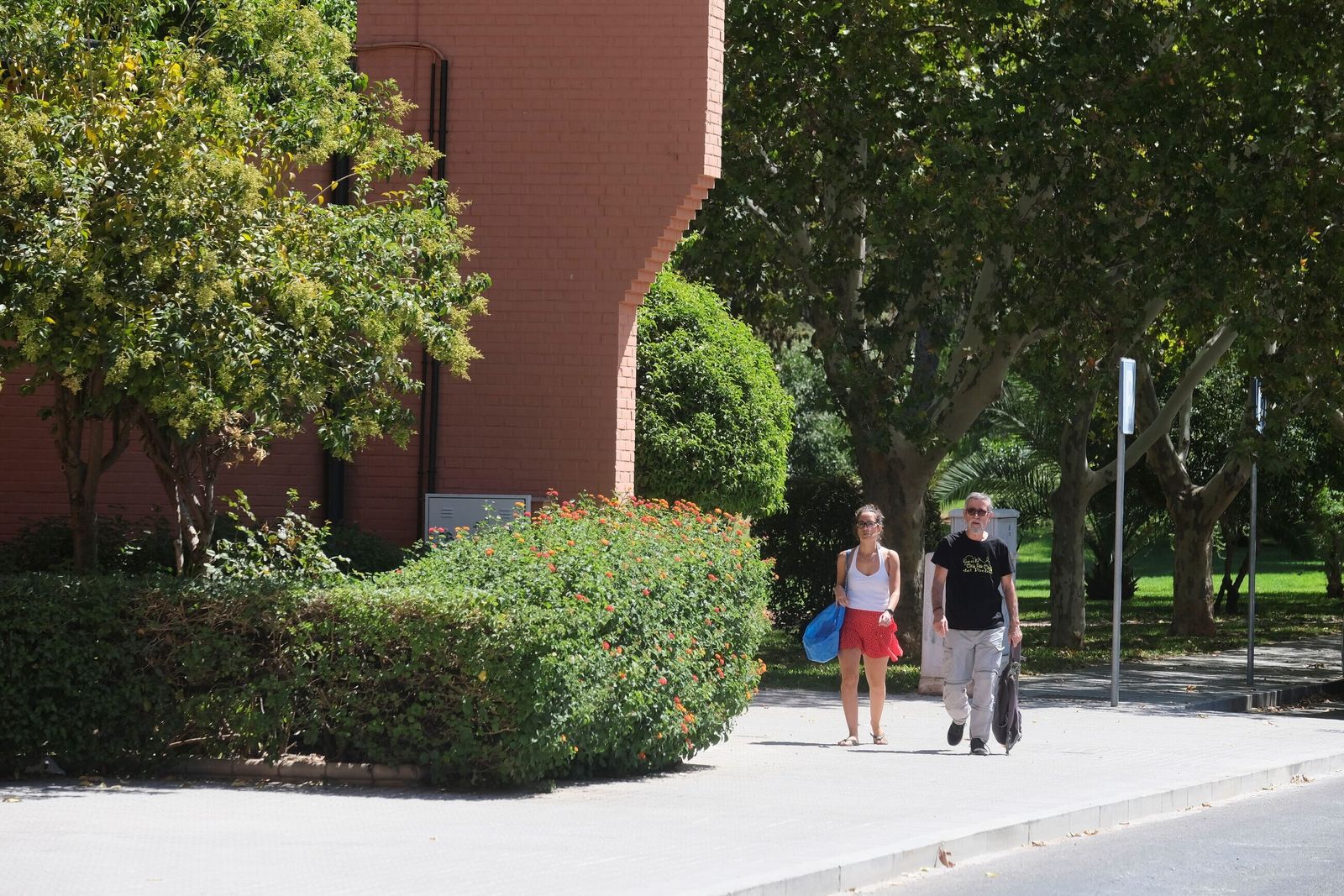 Un paseo en imágenes por el barrio cordobés del Parque Cruz Conde a finales de agosto