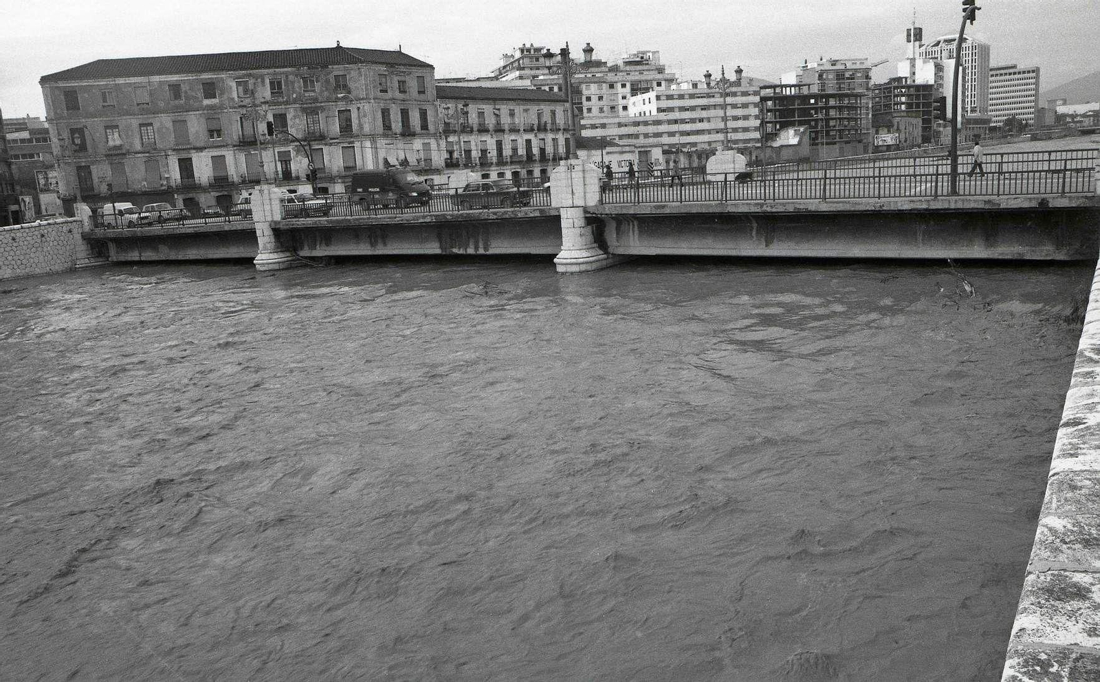 La desembocadura del río Guadalmedina, tras las inundaciones de 1989.