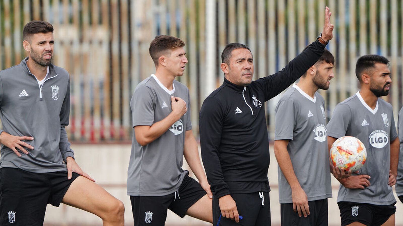 Juan Carlos da órdenes a sus jugadores en La Granja.