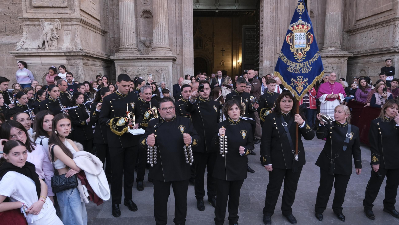 Estudiantes en la Semana Santa de Almería 2025