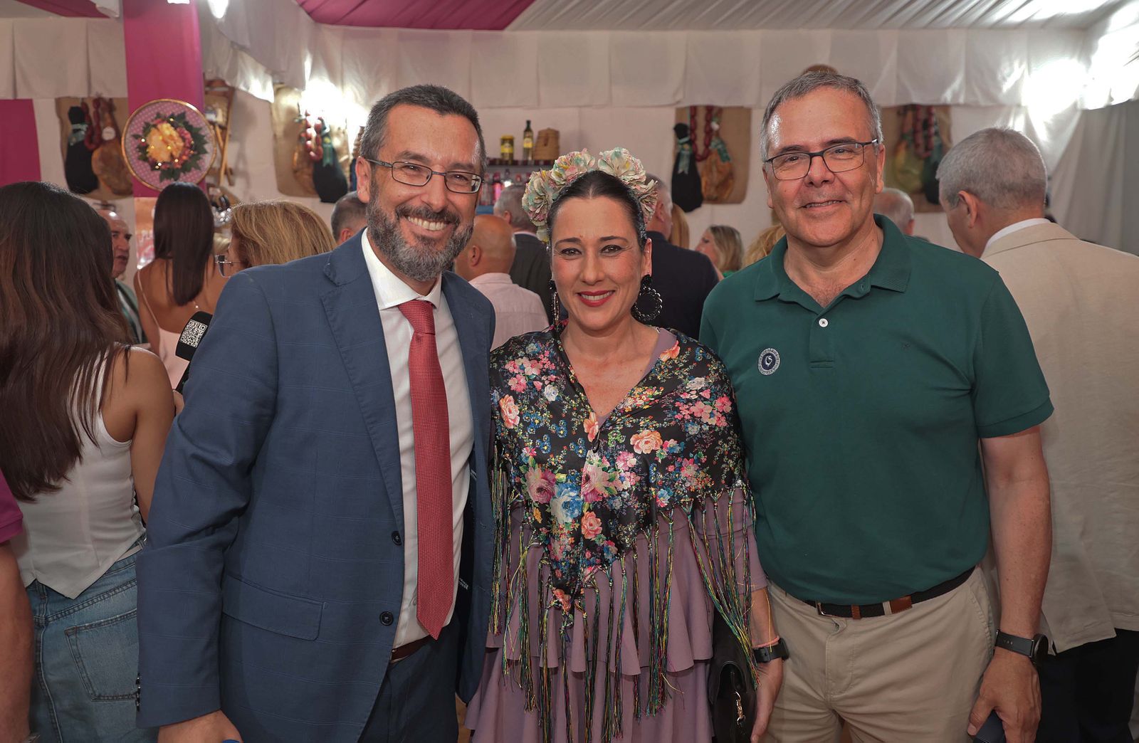 Imágenes de la copa de autoridades y medios de comunicación en la caseta municipal de la Feria Real de Algeciras 2024