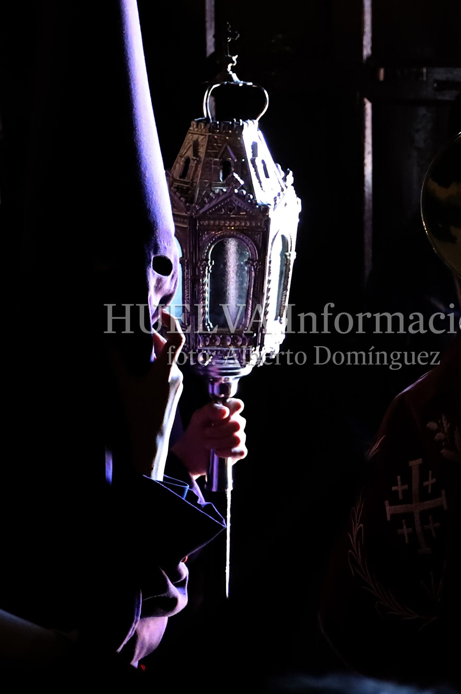 Imágenes de la procesión de Pasión en Huelva