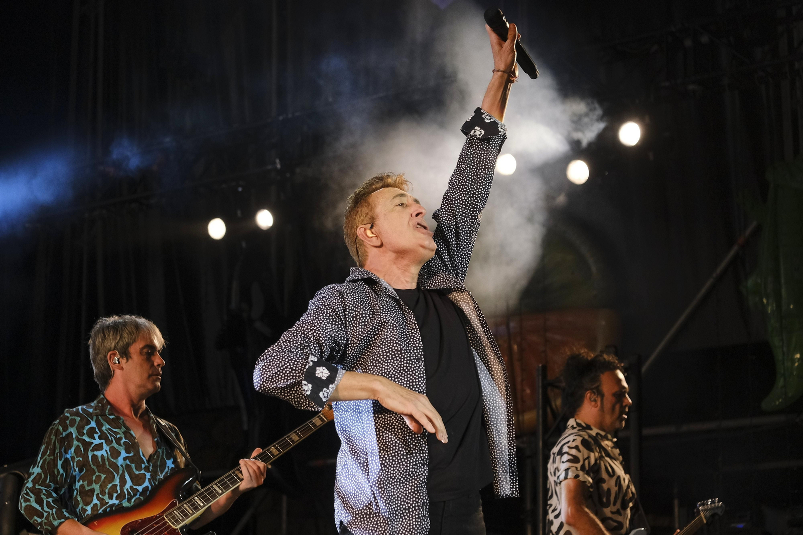 El concierto de Manolo García en el teatro de la Axerquía de Córdoba, en fotografías