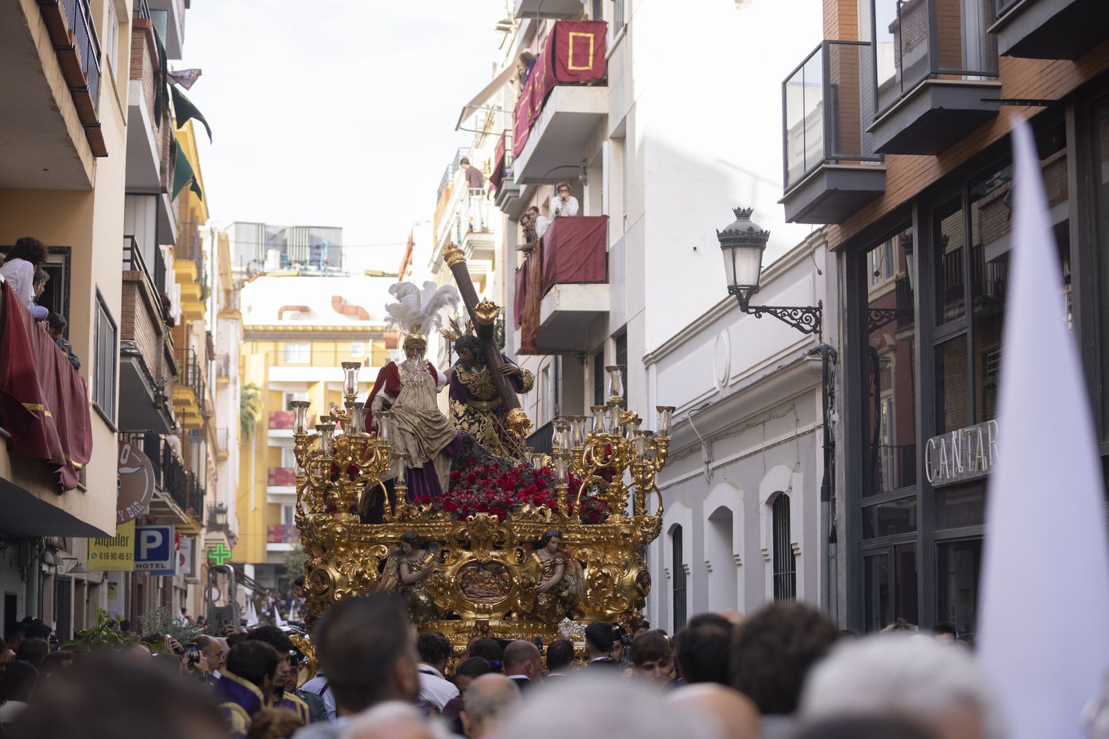 Lunes Santo: Tres Caídas en Huelva, en imágenes