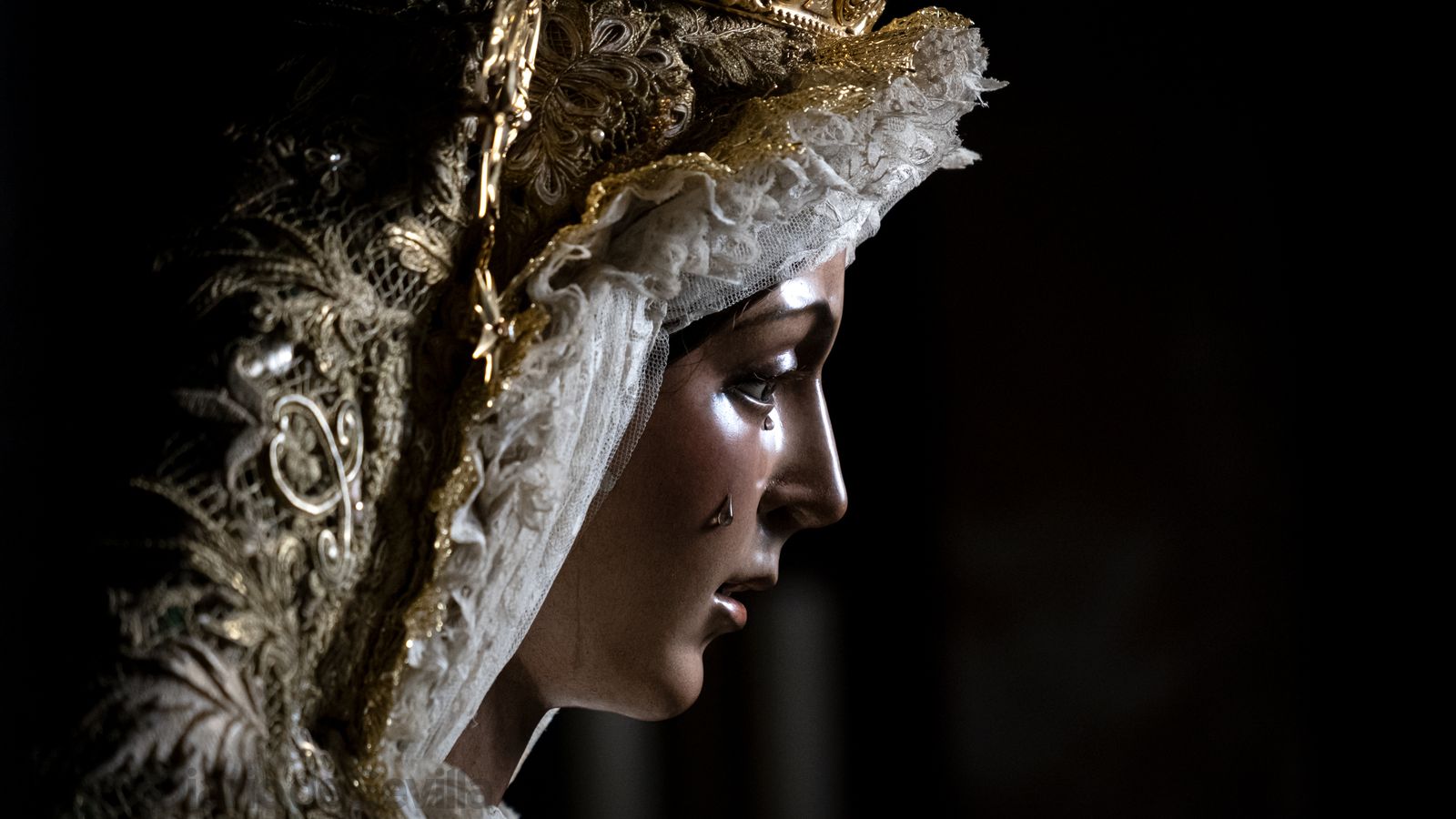 La veneración a la Virgen de la Esperanza Macarena, en imágenes