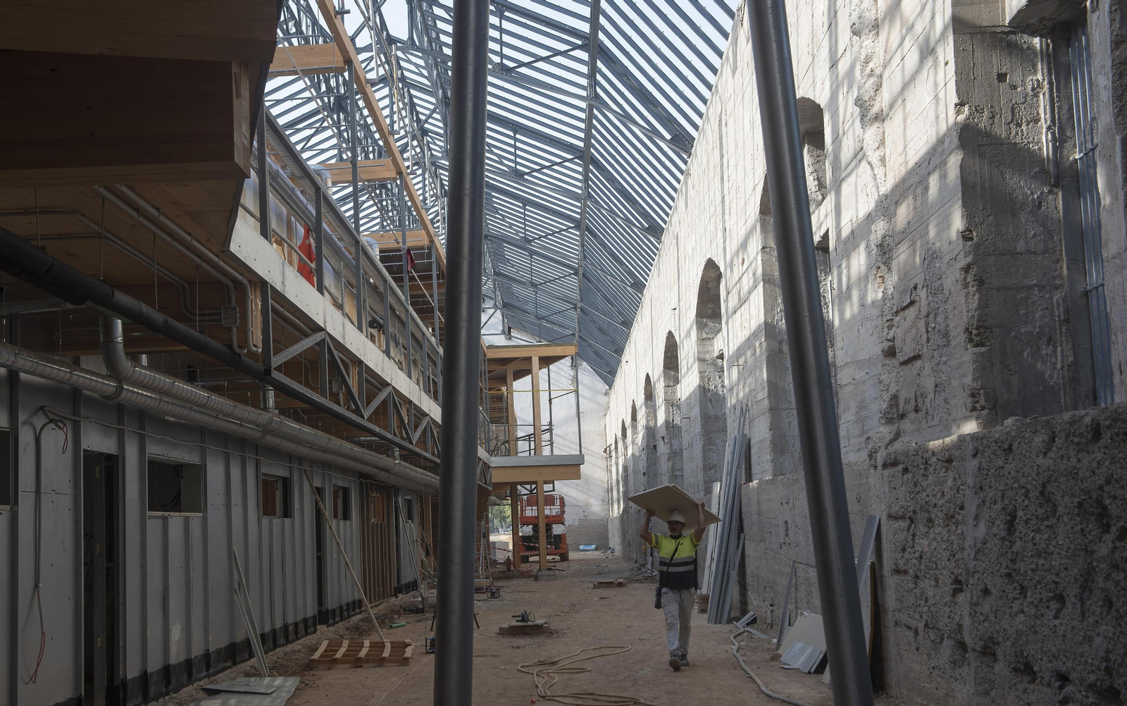 La rehabilitación de las naves de Renfe en San Jerónimo