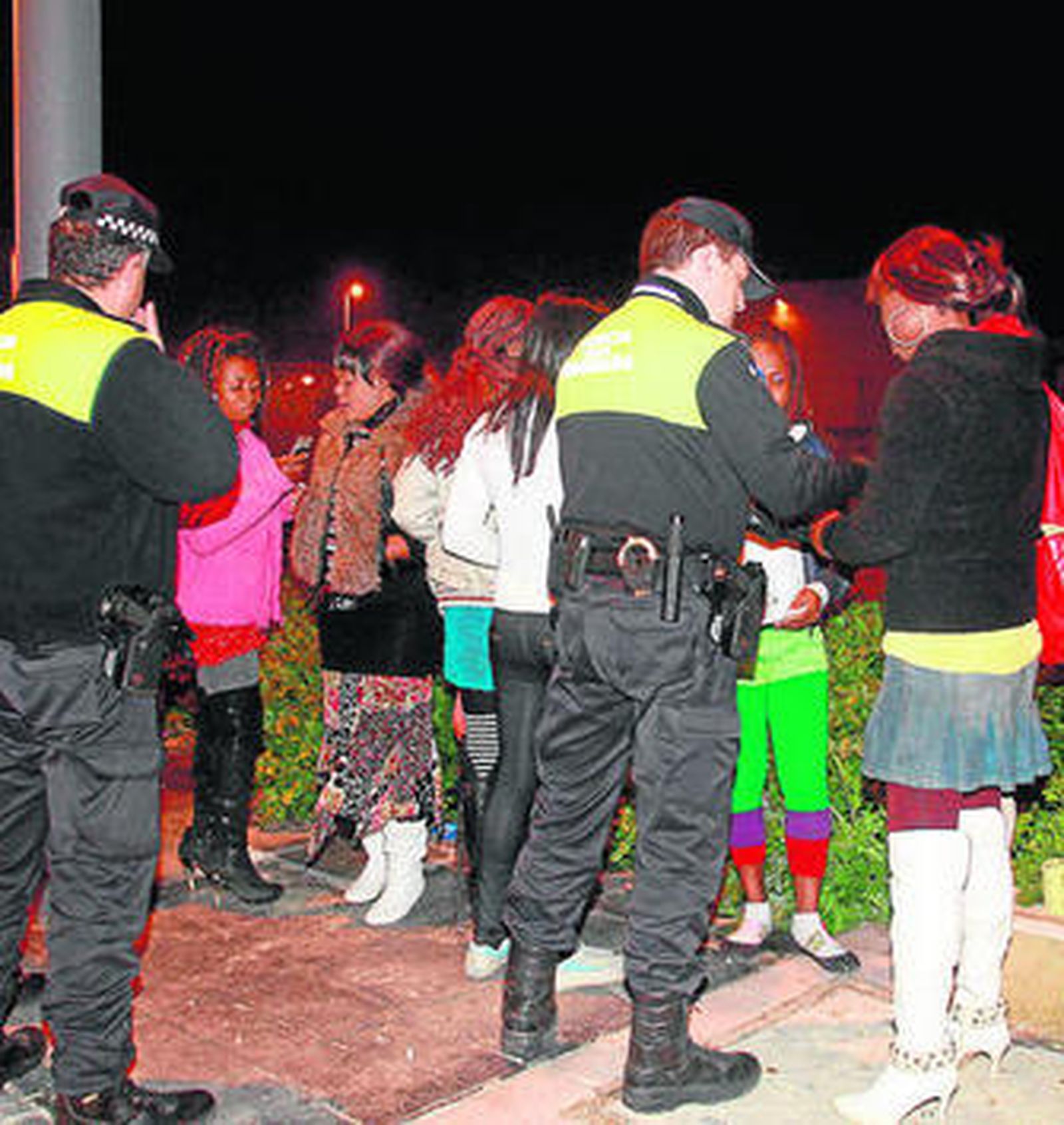 Control de Policía en la carretera de Córdoba, en la que detuvieron a varias mujeres para identificarlas.