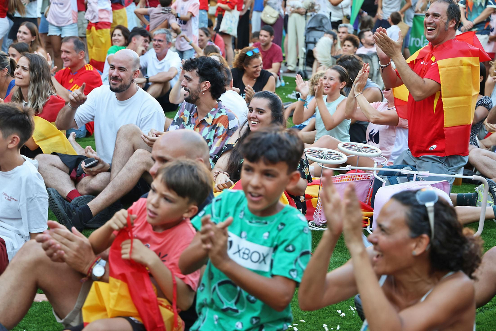 Imágenes de la Fan zone en Huelva de la Final de la Eurocopa entre Inglaterra y España Imágenes de la Fan zone en Huelva de la Final de la Eurocopa entre Inglaterra y España
