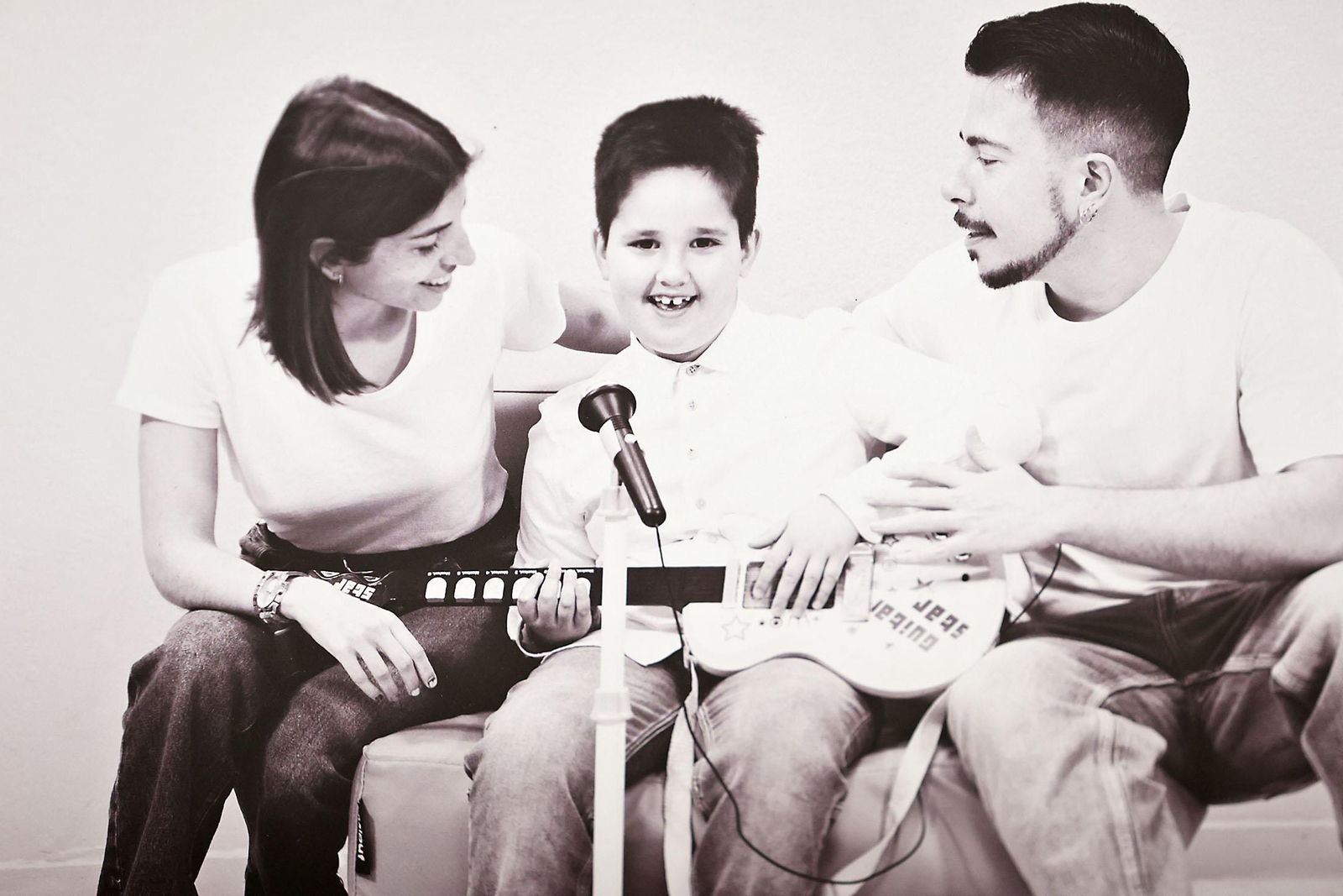 Inauguración de la exposición '25 Años, Infinitas historias auténticas' de Autismo Huelva Ánsares