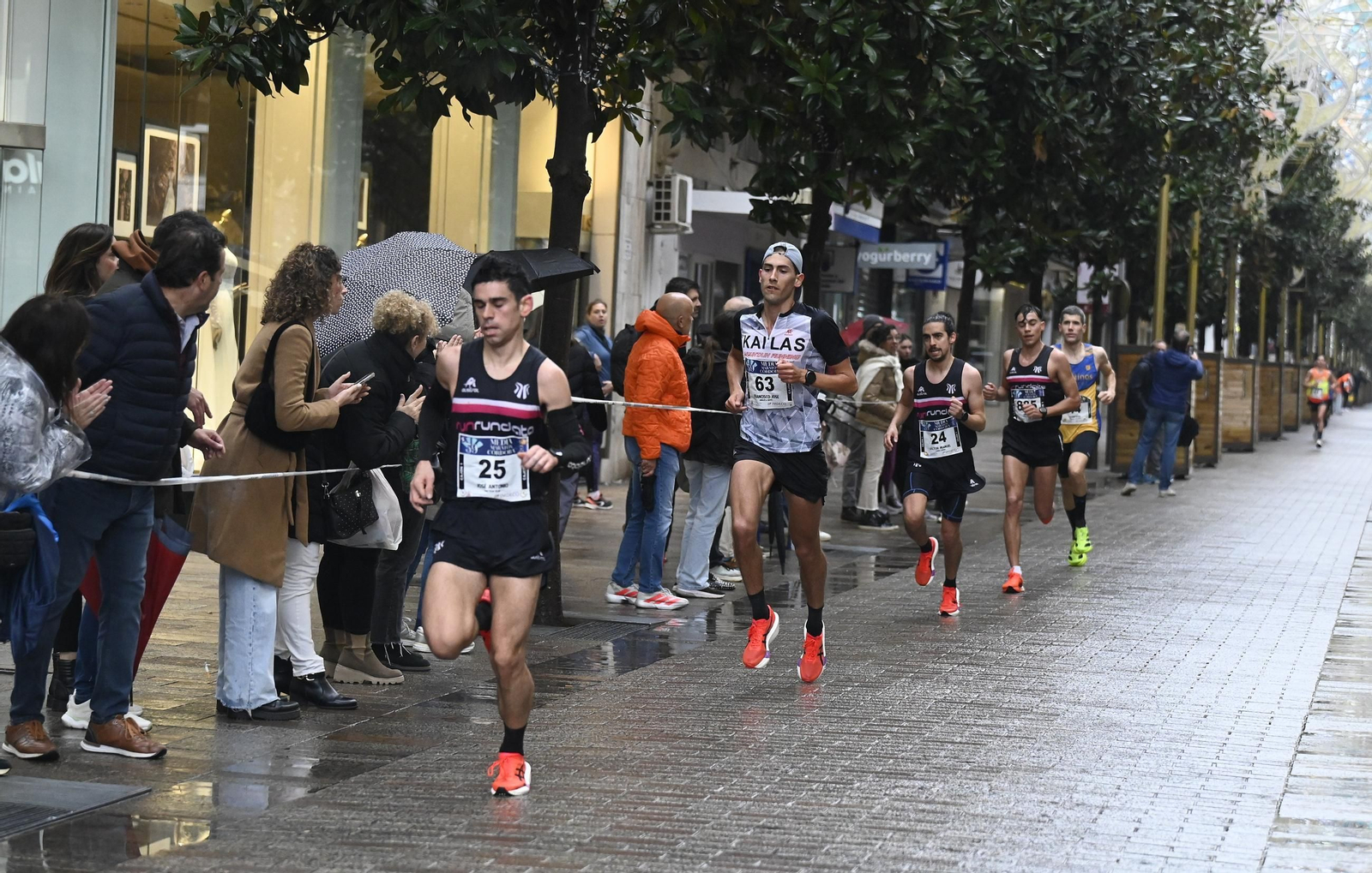 El paso de la Media Maratón de Córdoba 2025 por el centro de la ciudad