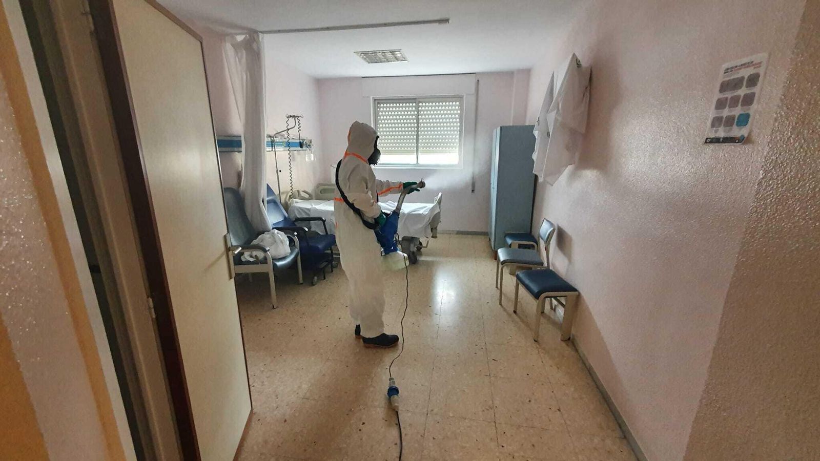 Desinfección de la UME en Torrecárdenas.