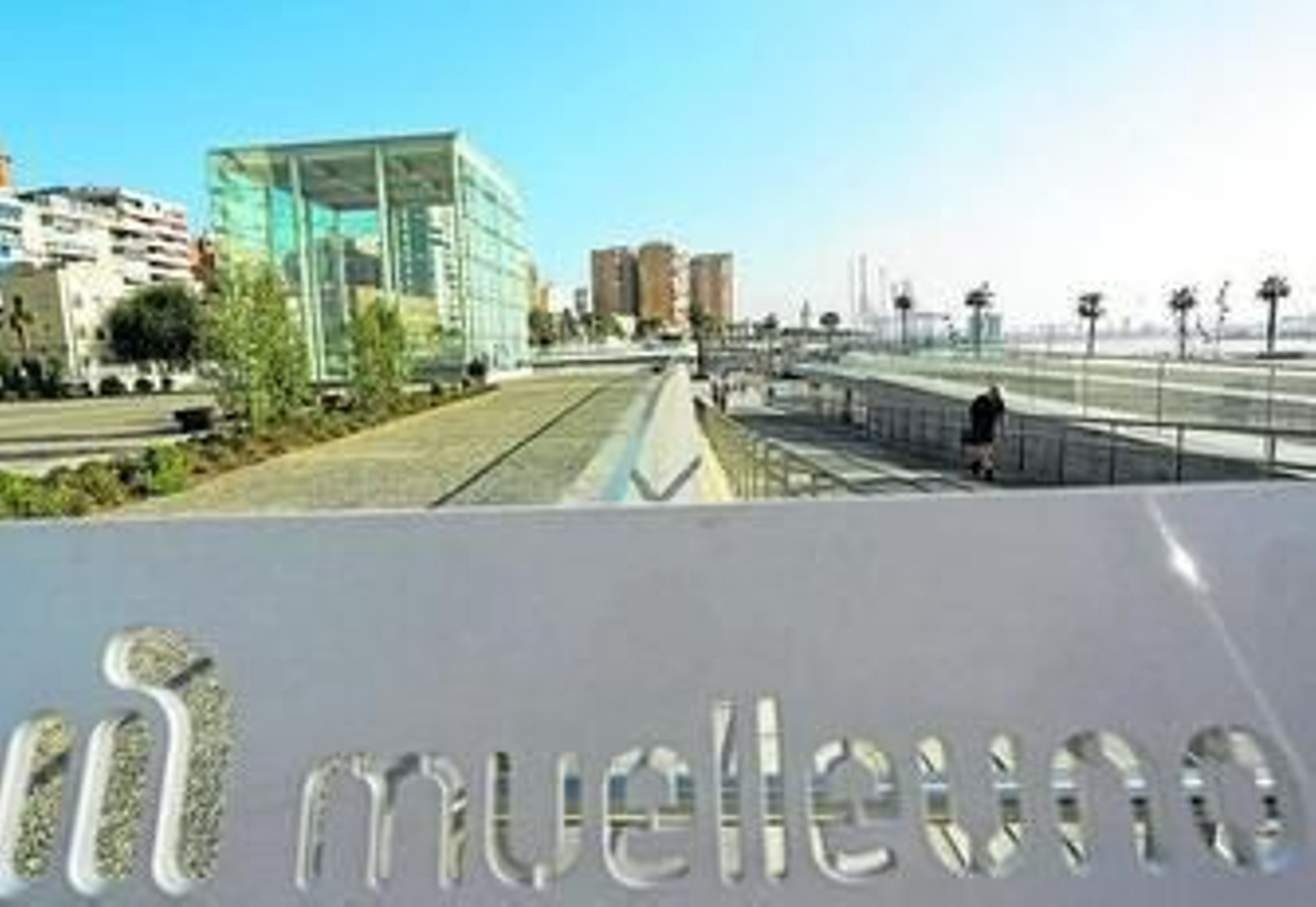 Imagen del Cubo, el edificio cultural situado en la unión de los muelles 1 y 2 del puerto de Málaga.