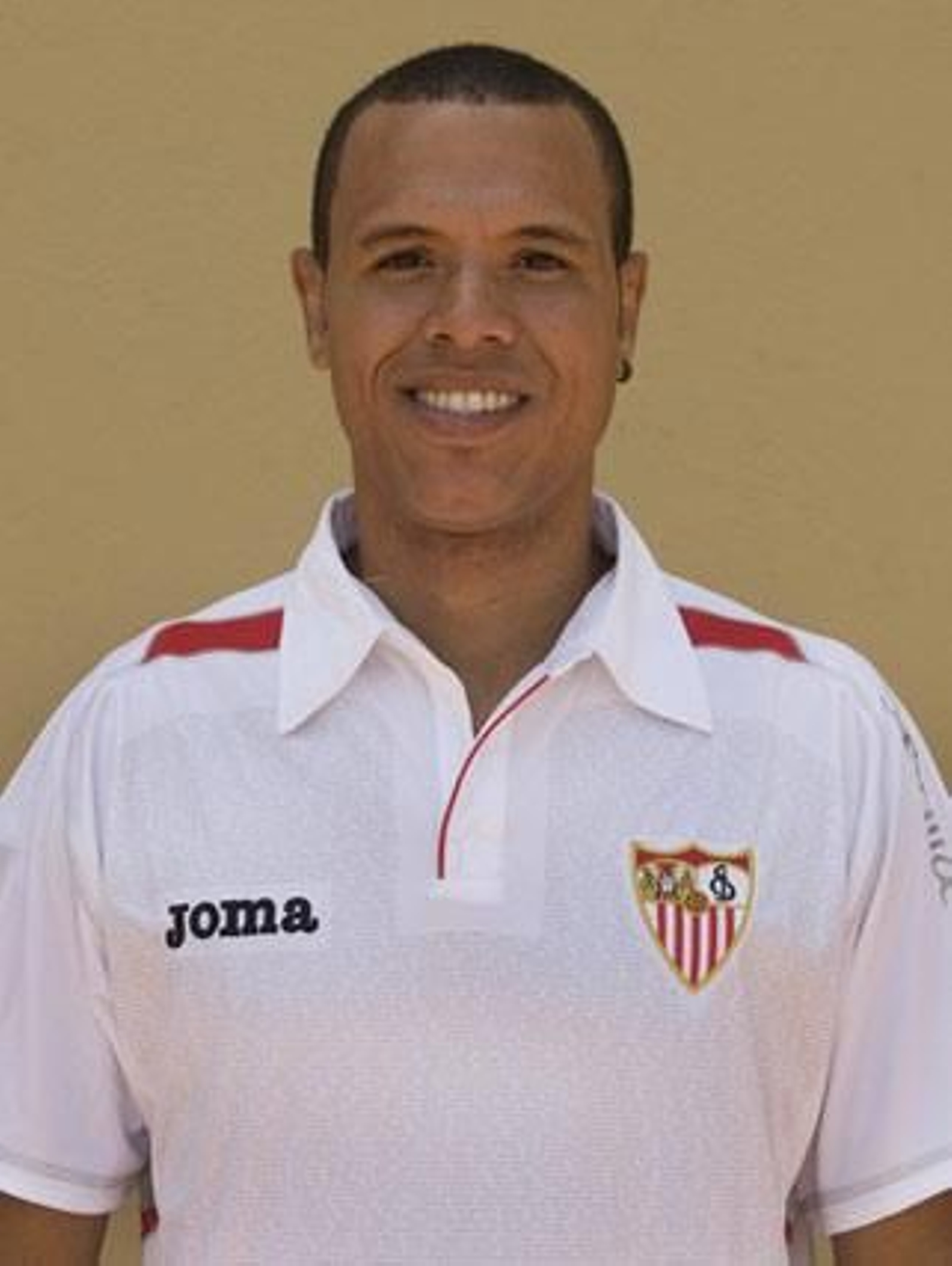 LUIS FABIANO (delantero)
Edad:28 años
Temp. en el club:5ª
Goles en 08-09:8
Contrato hasta: 2011