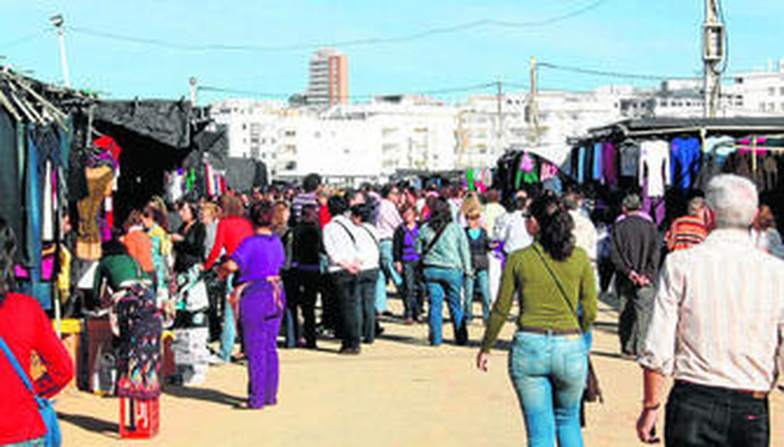 Mercadillo semanal que se celebra en la capital.