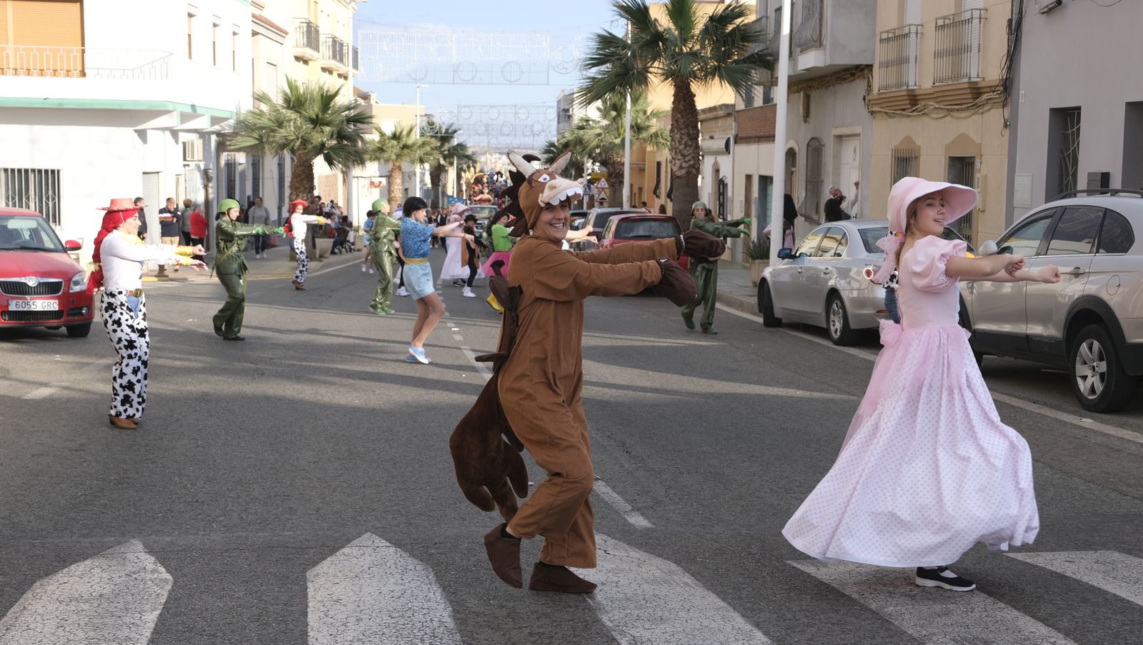 Imágenes de las carrozas de la Fiestas de San José de Benahadux