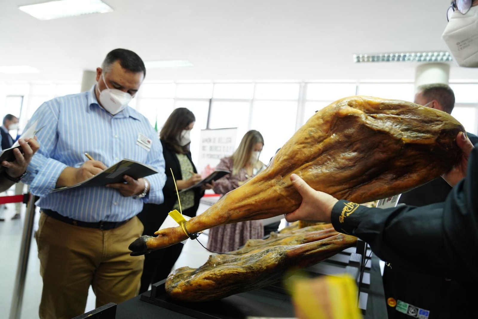 El inicio de la Feria del Jamón de Villanueva de Córdoba, en fotografías