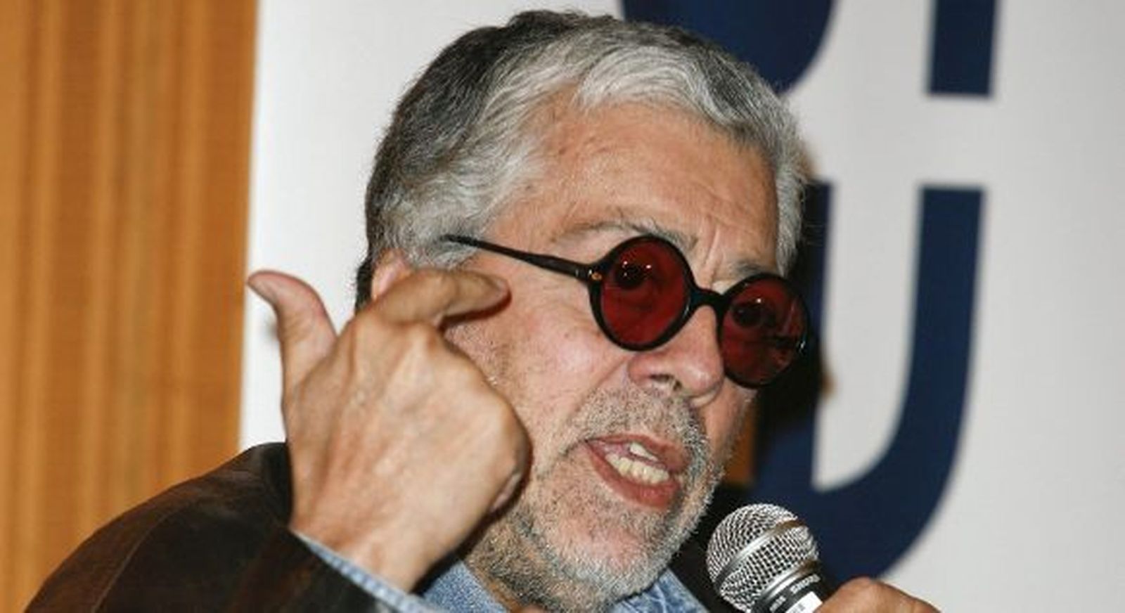 El cantautor argentino Facundo Cabral, asesinado a tiros en Guatemala