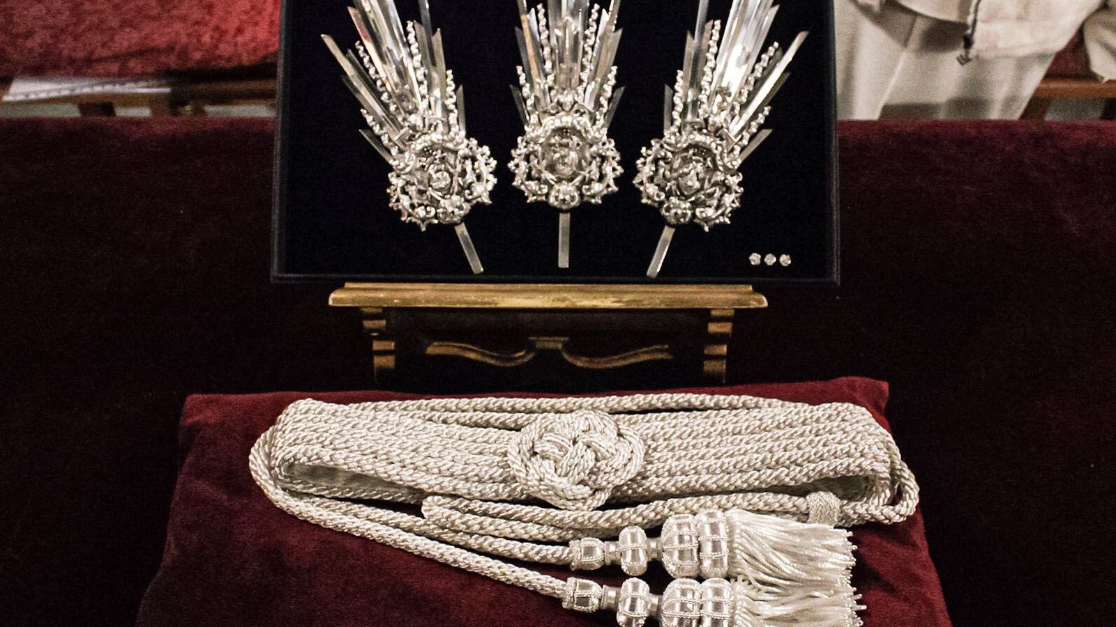 El nuevo cíngulo donado por los hermanos