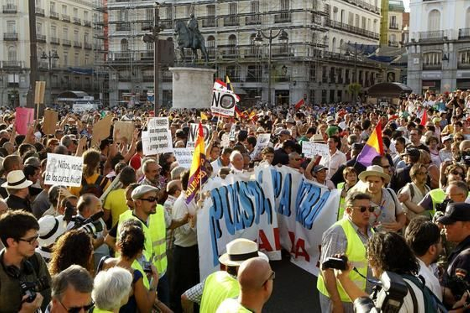 Manifestación contra la visita del Papa.

Foto: efe