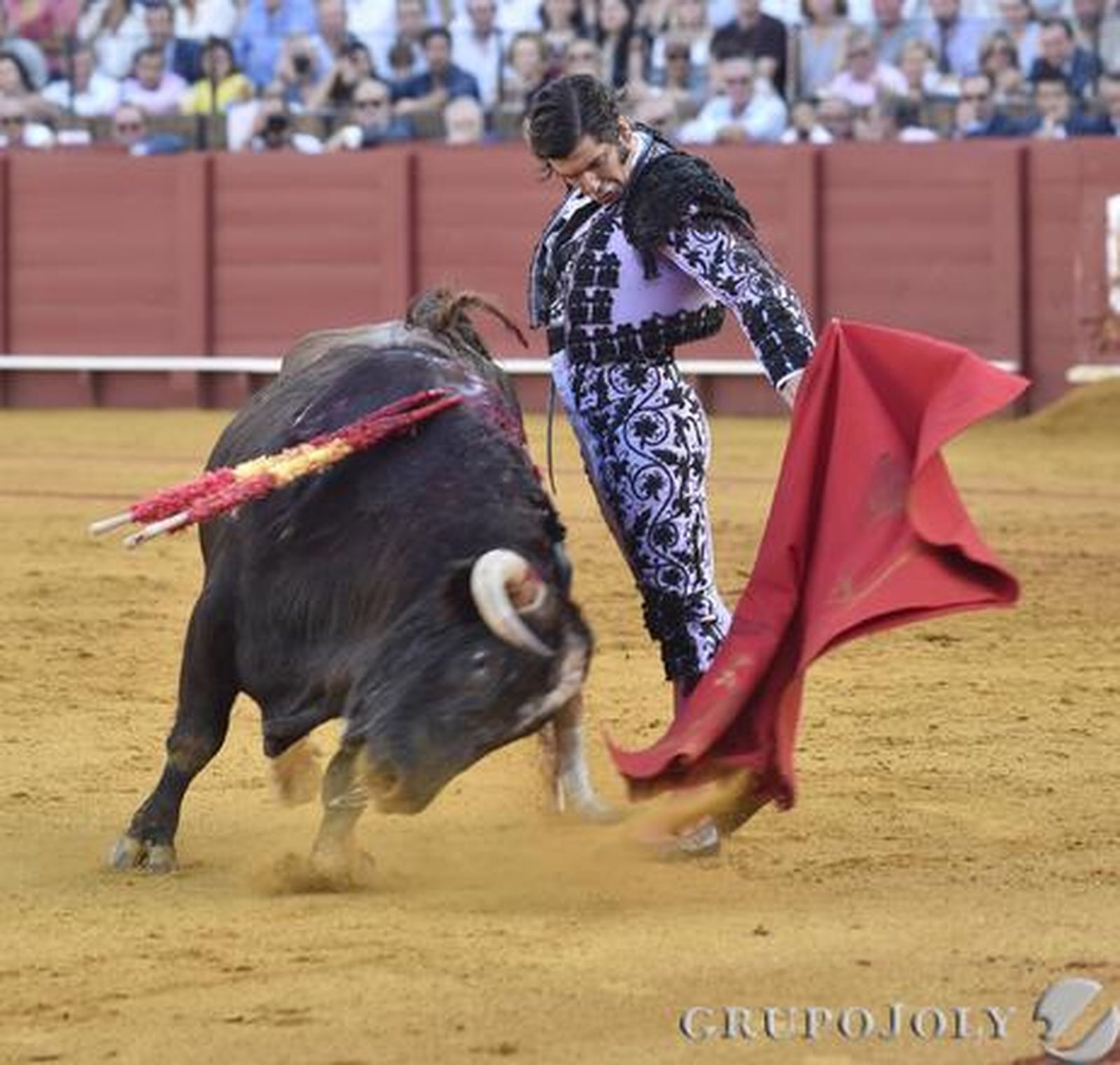 Morante de la Puebla en el primer toro./ Juan Carlos Vázquez