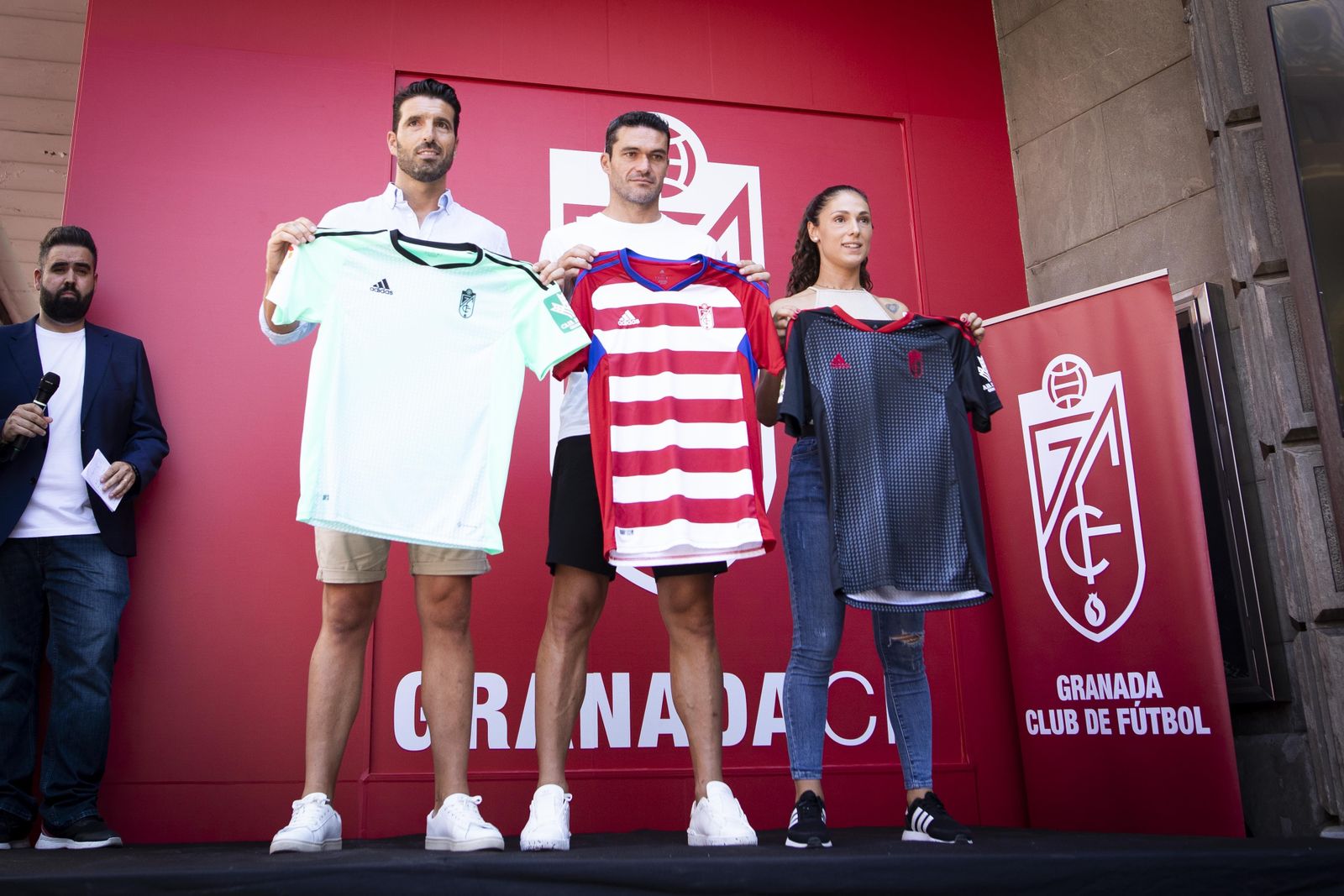Así son las nuevas camisetas del Granada CF
