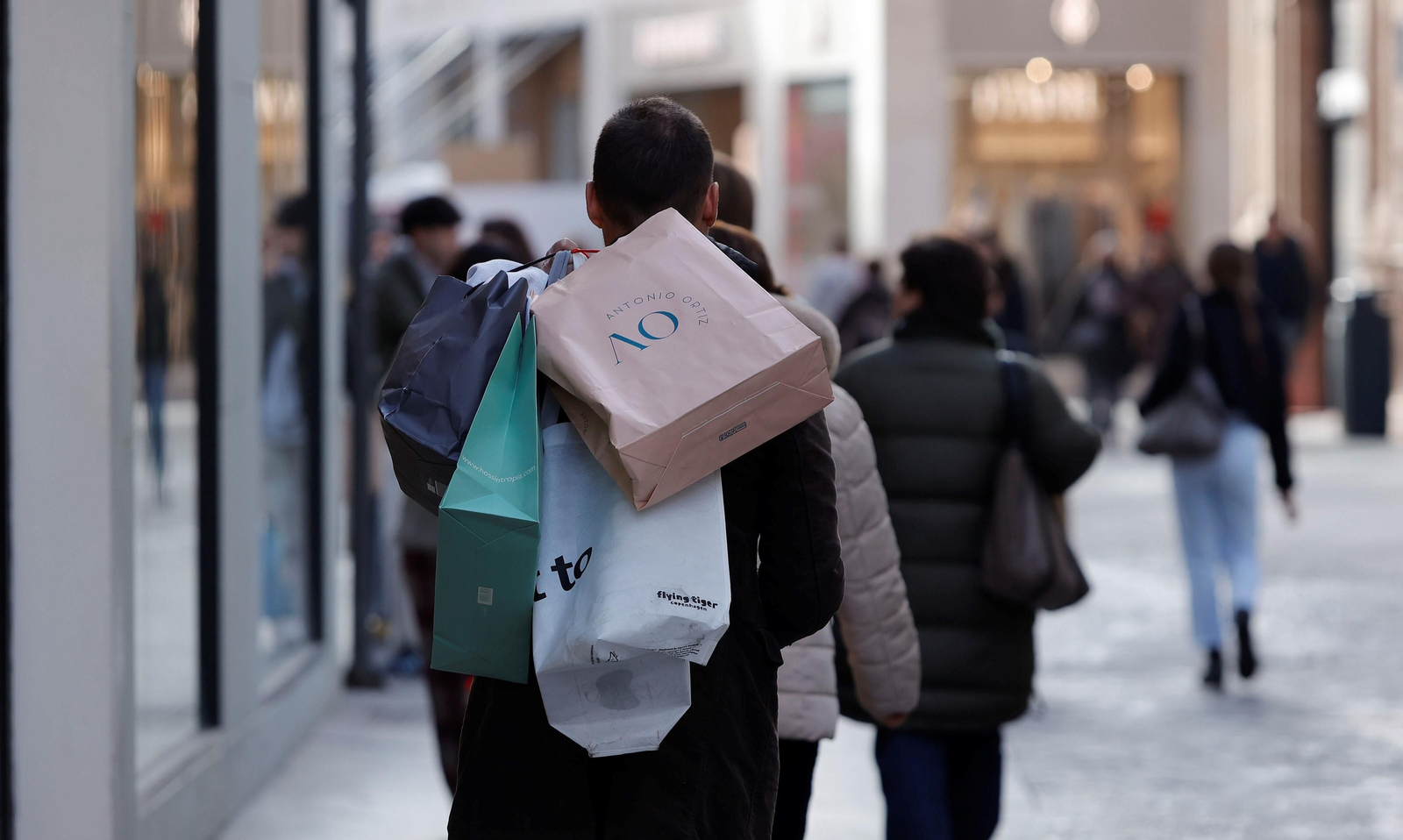 Las rebajas de enero en Sevilla, en imágenes