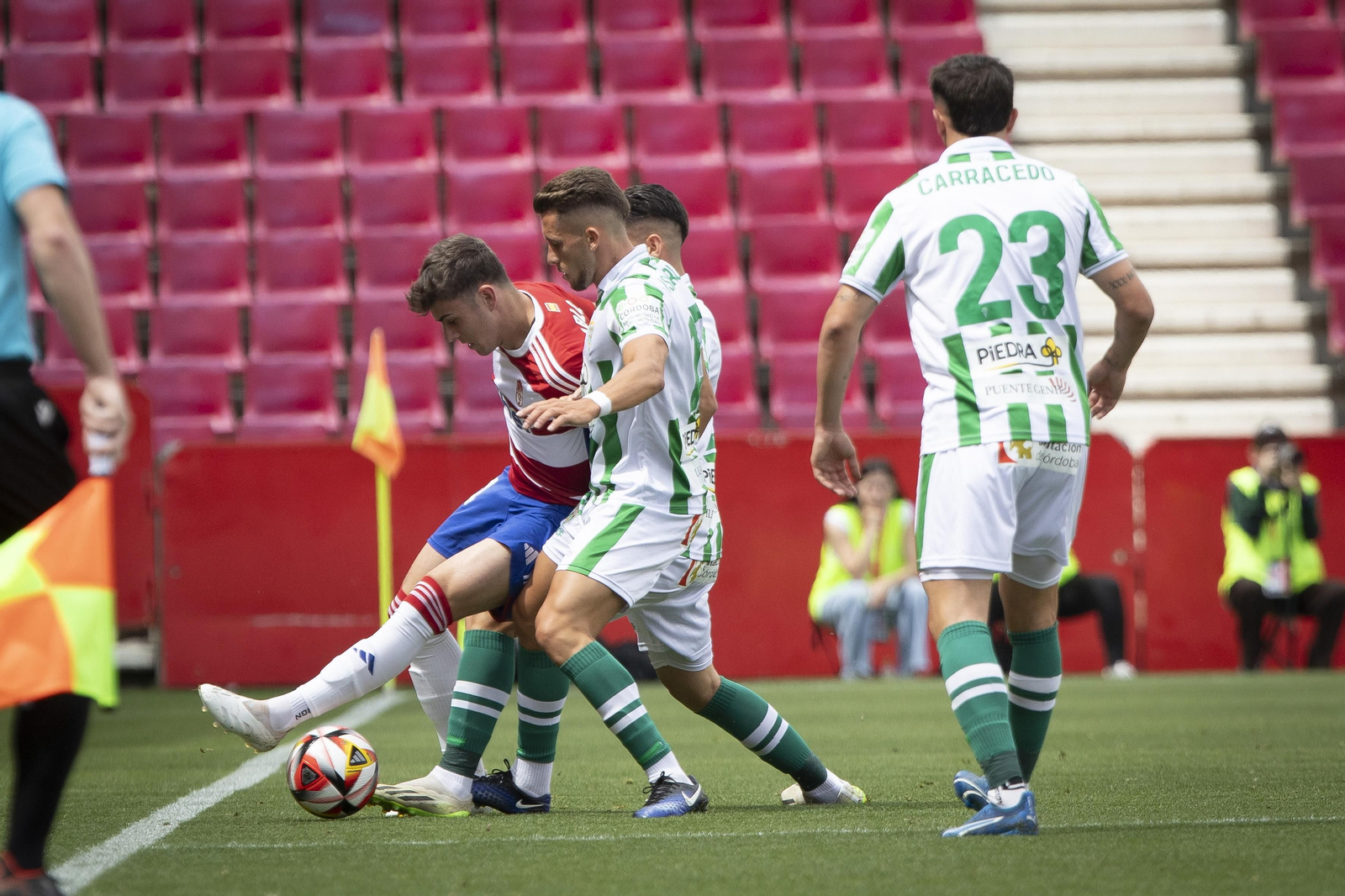 Las mejores fotos del ambiente en el Recreativo Granada - Córdoba CF