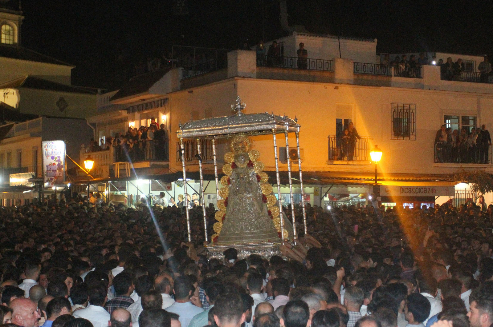 Salto a la reja de los almonteños.