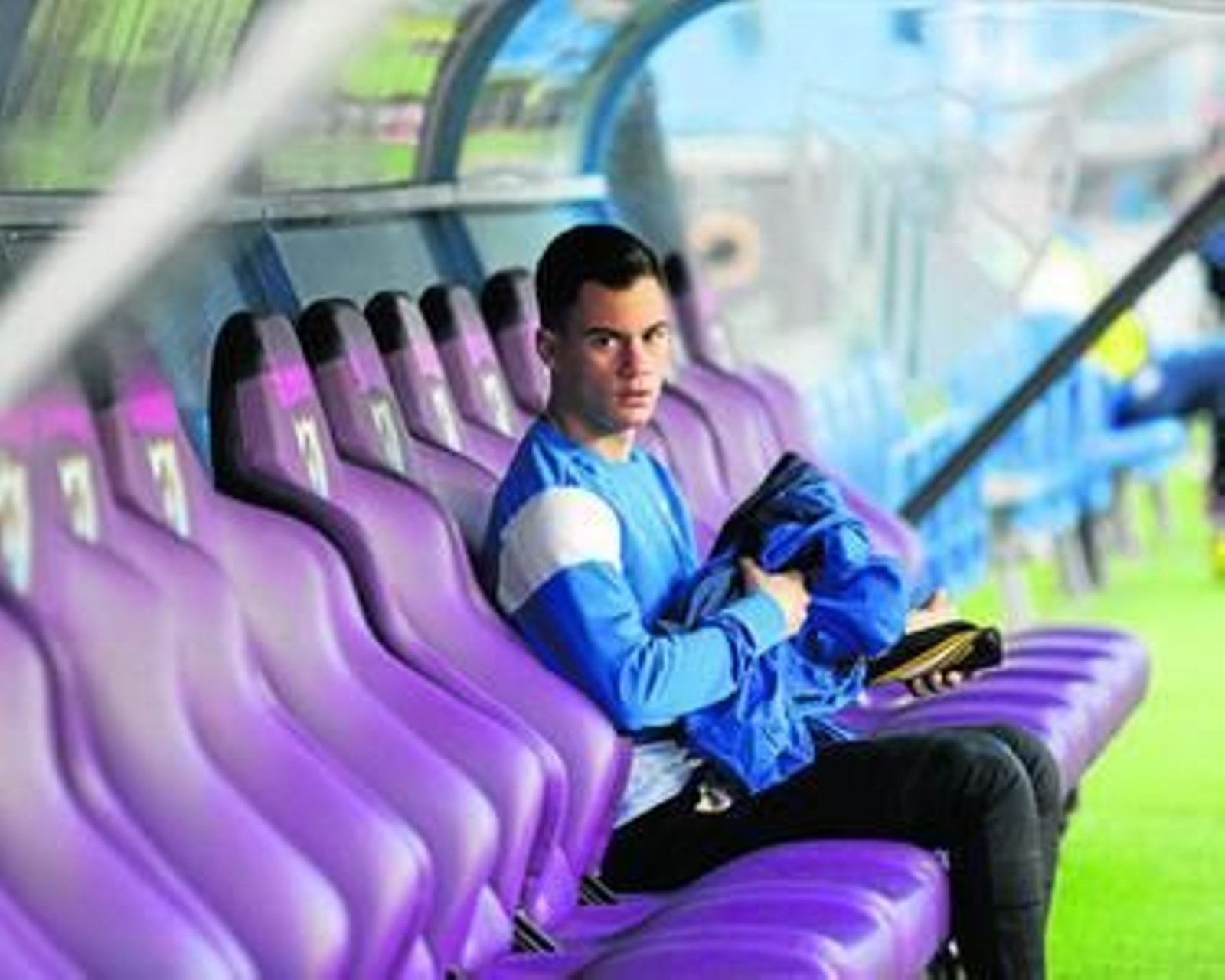 Juanpi Añor, en el banquillo de La Rosaleda antes del encuentro frente al Villarreal del pasado sábado.