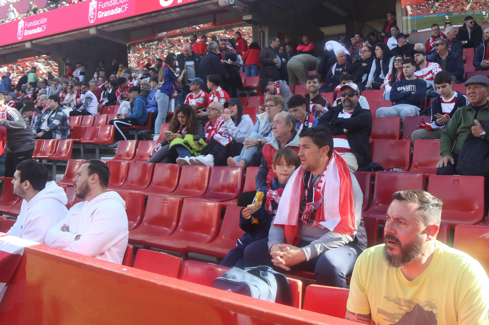 Encuéntrate en la grada de Los Cármenes en el Granada - Almería