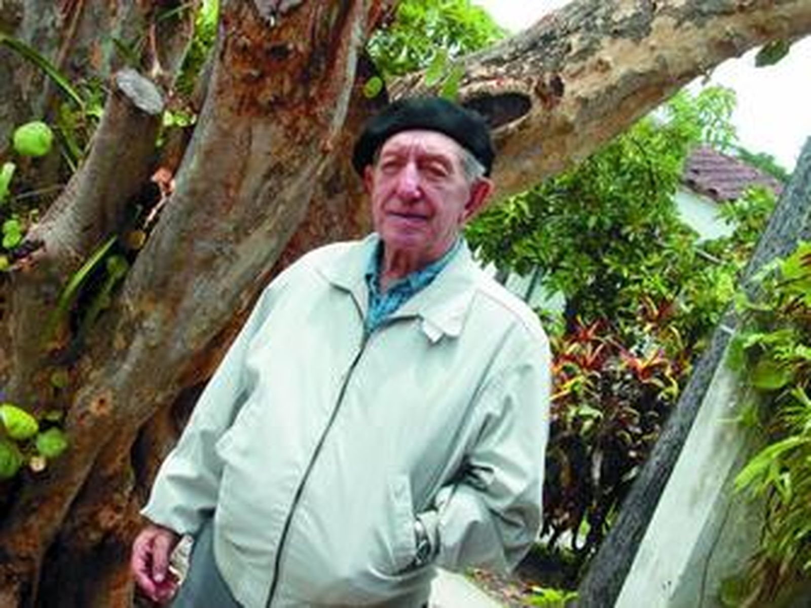 El jesuita español Armando Llorente fue profesor, mentor y amigo íntimo de Fidel Castro.