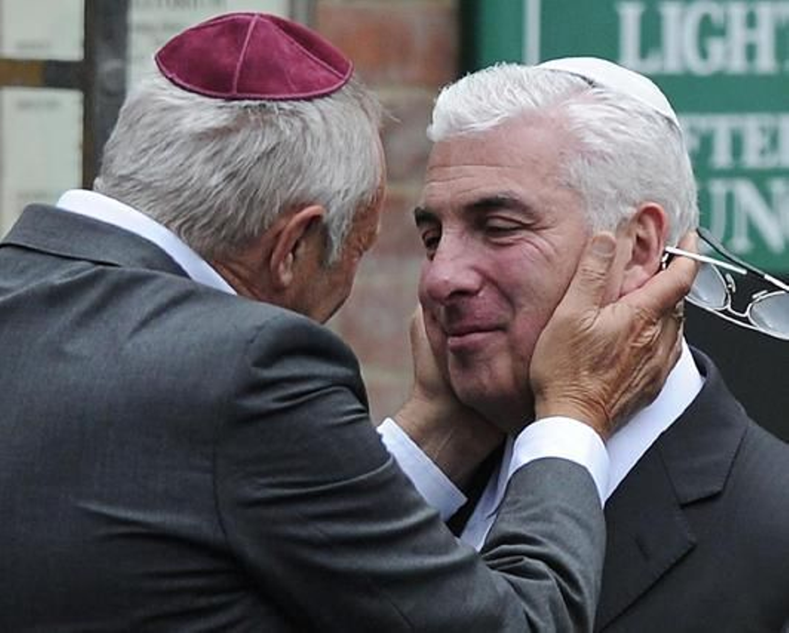 Famliares, amigos,fans y medios en el entierro de la cantante.

Foto: Reuters, EFE, AFP