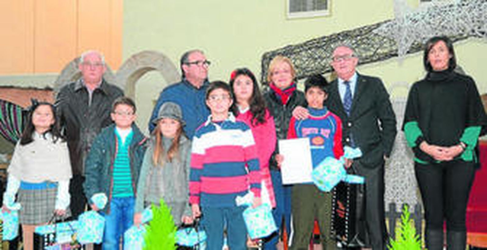 Entrega de los reconocimientos a los alumnos.