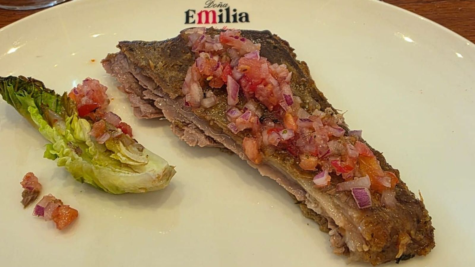 Costilla de atún con adobo oriental.