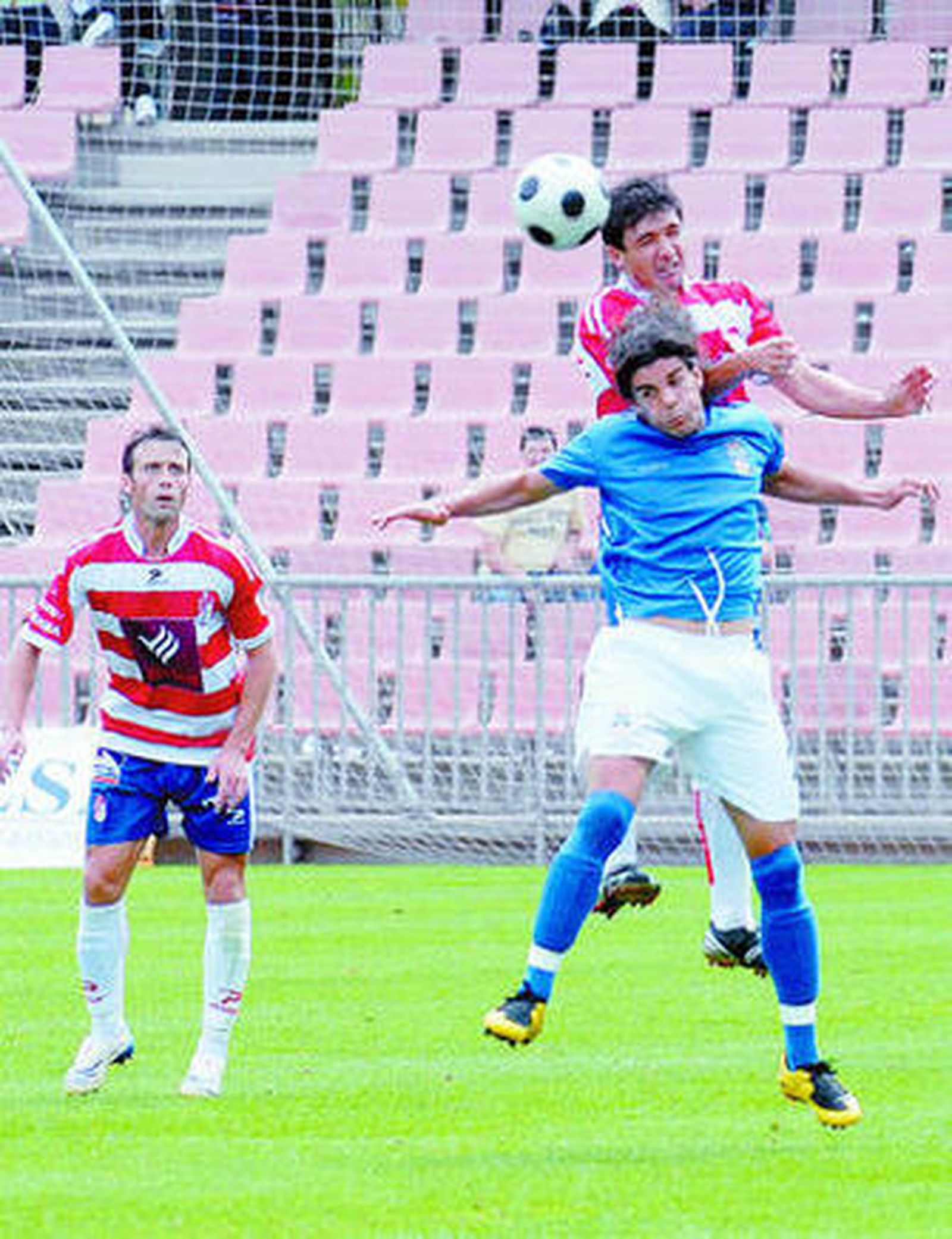 Morales salta por encima de Granada en Los Cármenes.